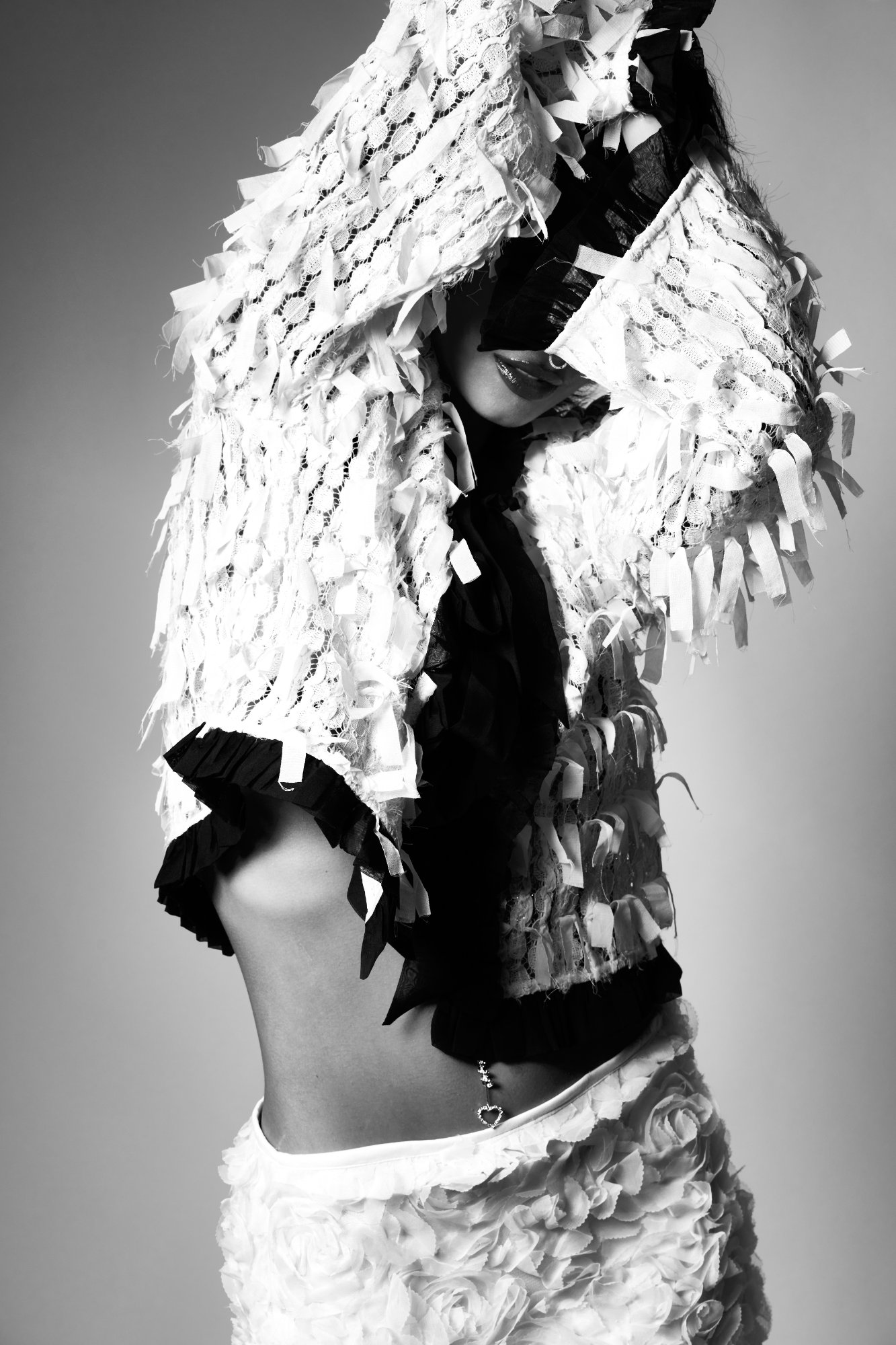 Black and white avant-garde fashion editorial — photographe mode Montréal