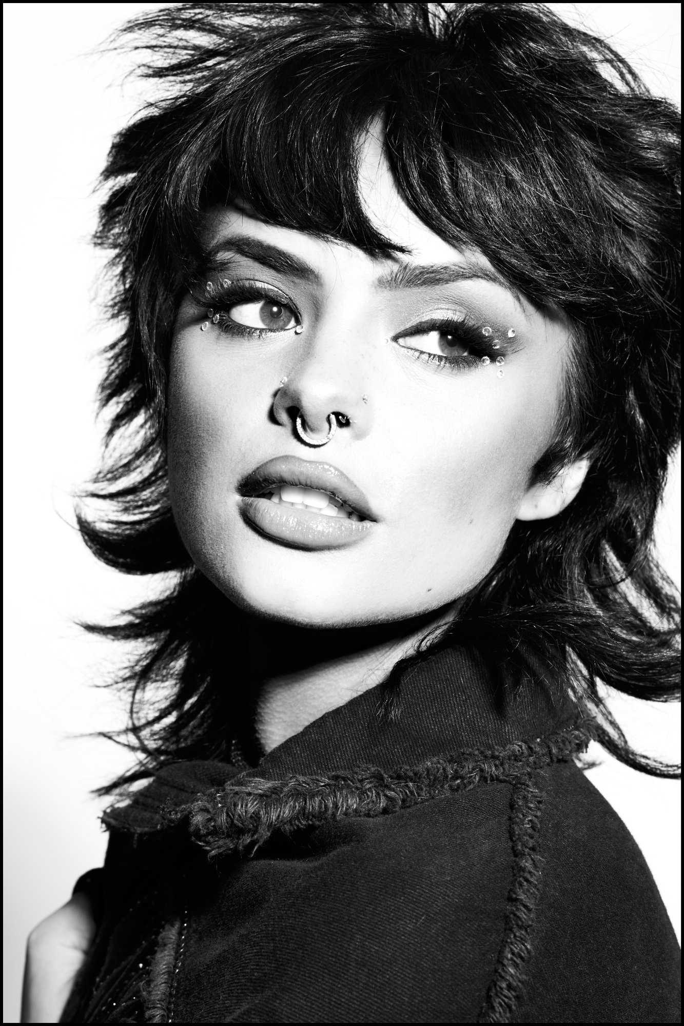 Black and white editorial beauty portrait — photographe Montréal